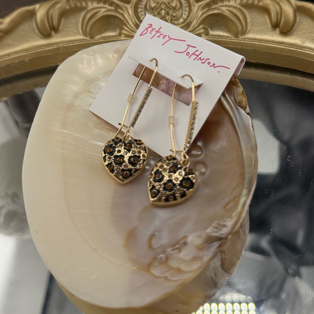 Betsey Johnson Black & Gold Heart Drop Earrings 💖✨